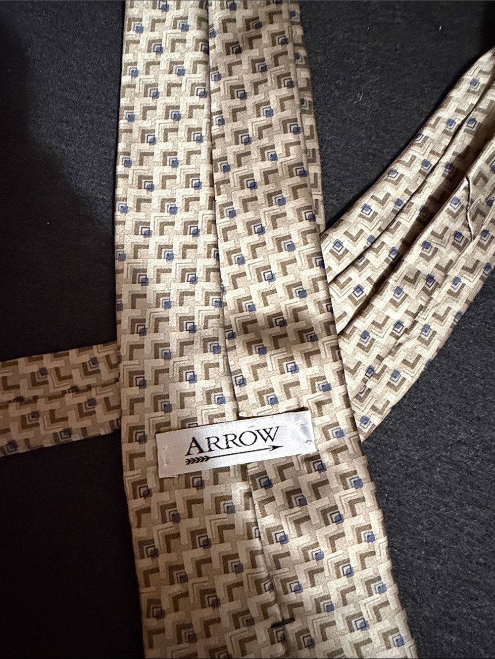 Arrow Beige Geometric Silk-Effect Tie with Blue Accents